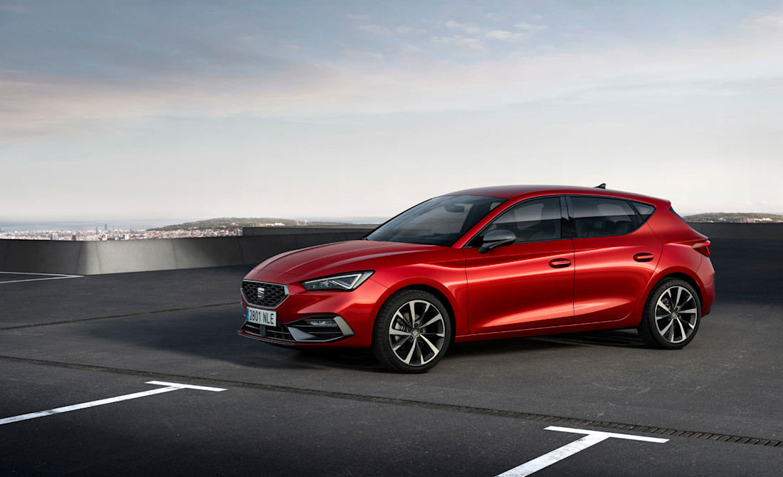 Leon-FR-Desire-Red-5D_04_HQ.jpg