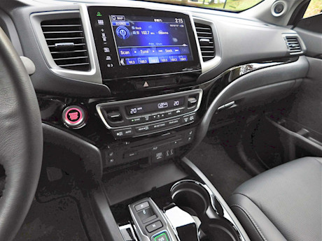 Editorial 2016 honda pilot touring awd sh 26