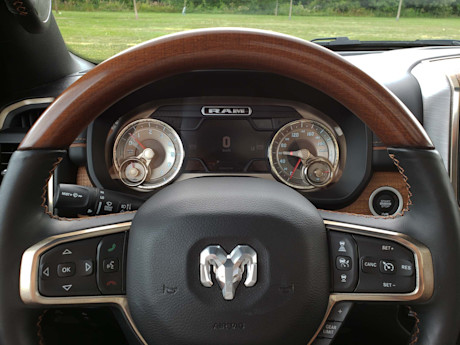 Editorial 2019 ram 1500 laramie longhorn 16 sw