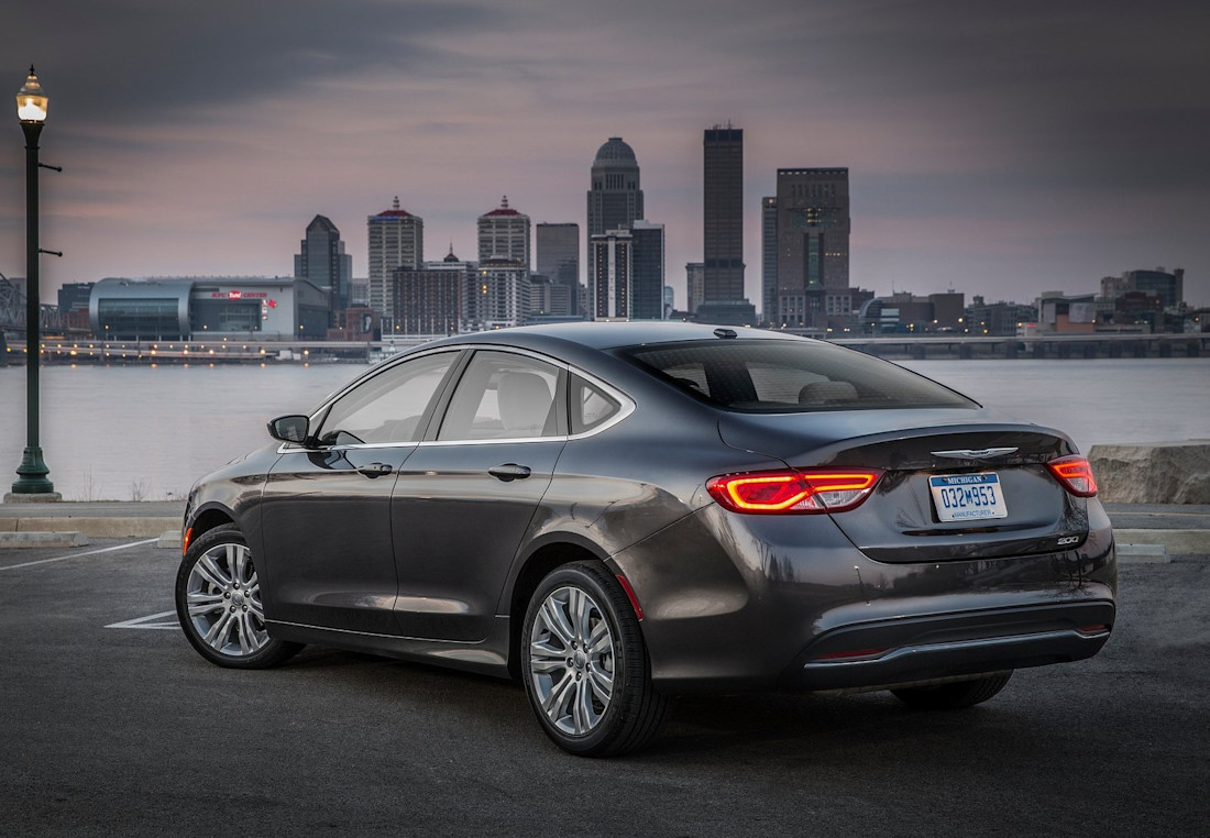 chrysler-200-back