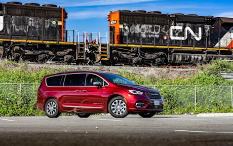Editorial 2021 chrysler pacifica hybrid pinnacle 04 bm