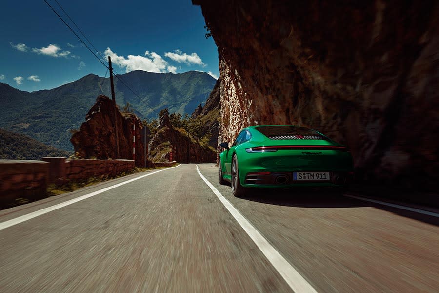 Porsche-911-T-2022-interior-autoscout24 (17).jpg