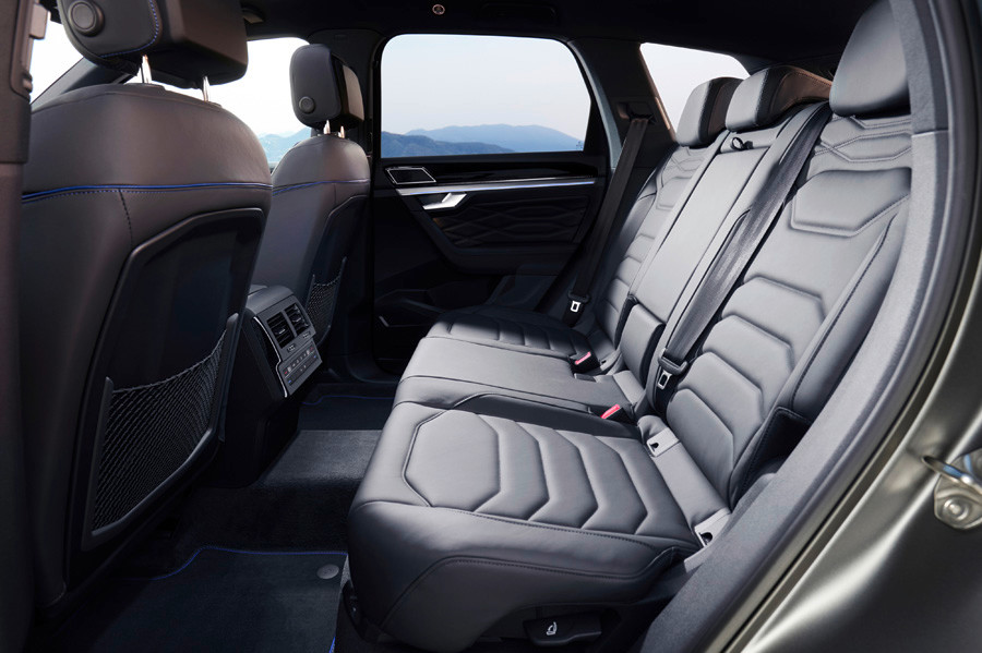 volkswagen touareg R eHybrid 2024 (15).jpg